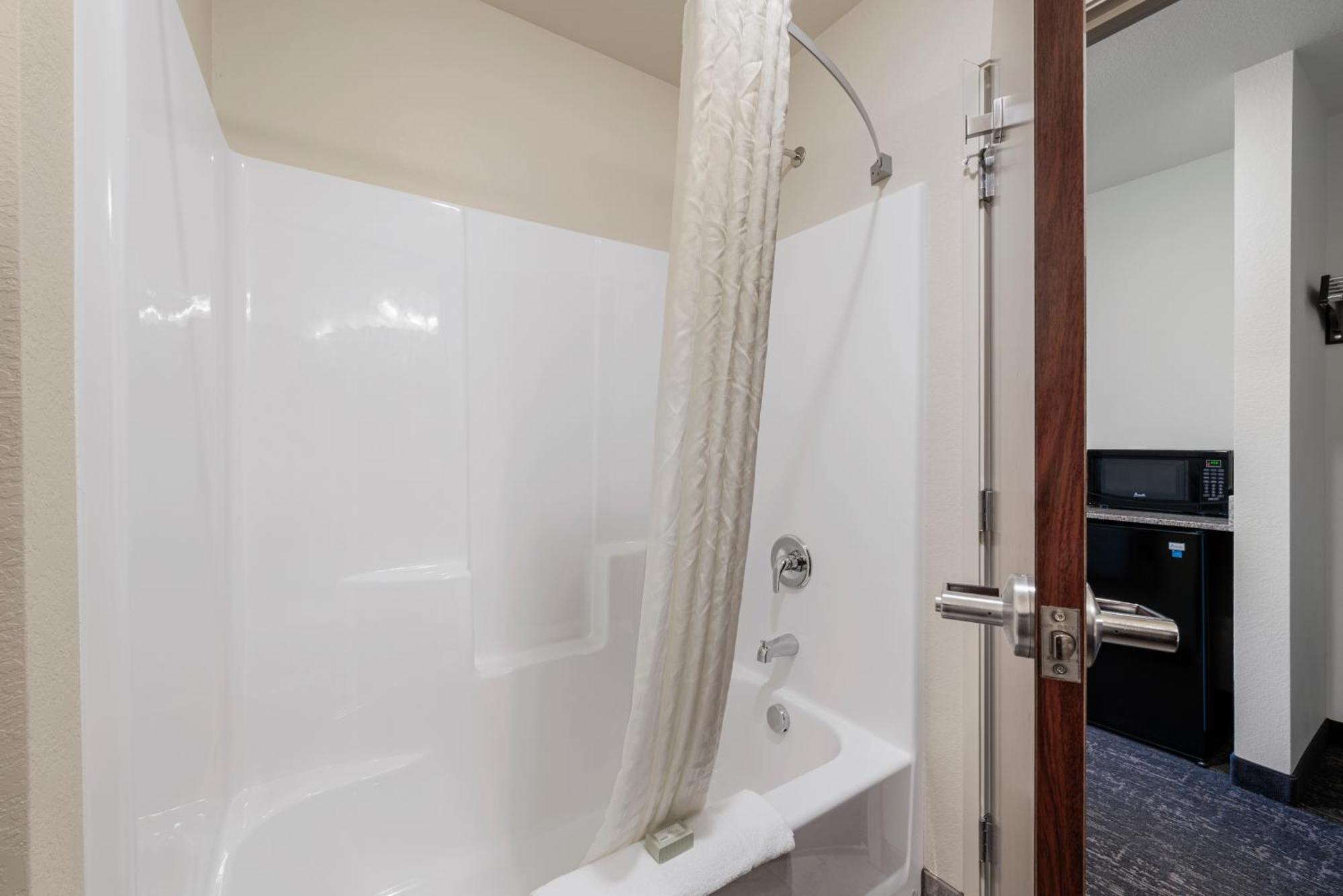 Cobblestone Hotel & Suites - Bellefontaine Dış mekan fotoğraf